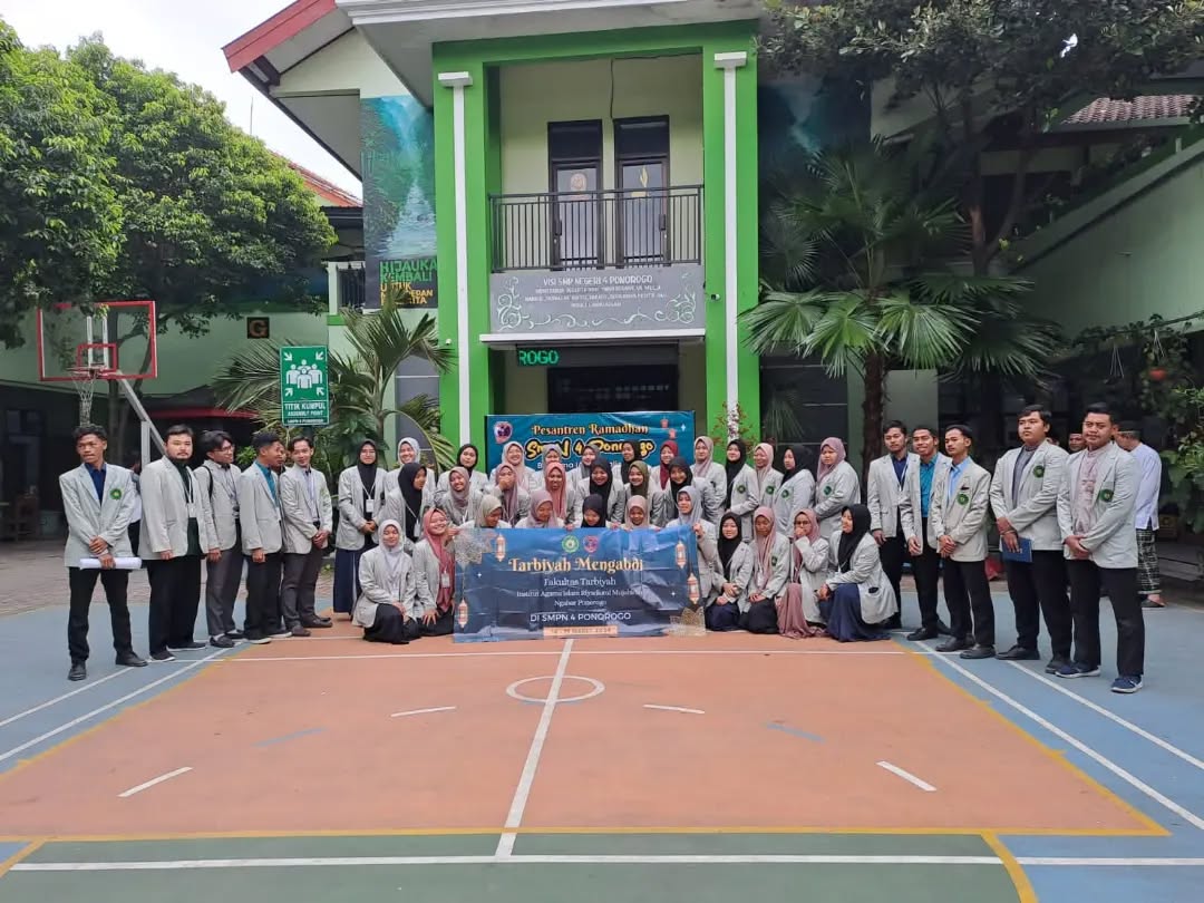 Tarbiyah Mengabdi Pesantren Ramadhan SMPN 4 Ponorogo Fakultas Tarbiyah IAIRM Ngabar Ponorogo tahun 2024